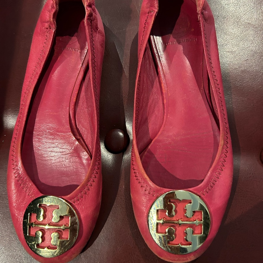 Little girls Tory Burch hot pink  Flats with Gold Logo
